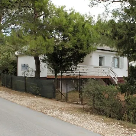 House With A Parking Space Premantura, Medulin - 7323 度假居 *